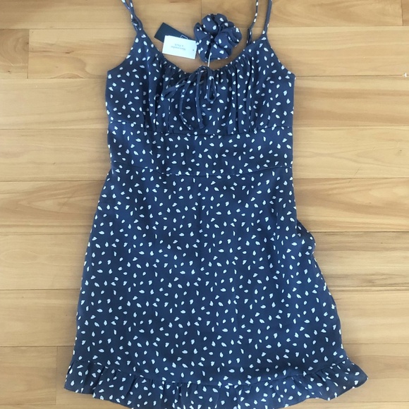 Abercrombie & Fitch Dresses & Skirts - Abercrombie and fitch women’s blue tie-front mini dress, Size Medium
